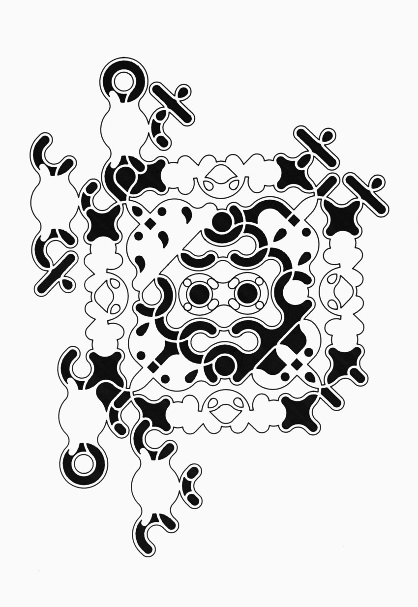 Desenho feito com plotter de caneta em preto sobre papel branco. A partir de módulos circulares uma figura é desenhada a partir do centro da folha, o desenho é todo linear e alguns módulos apresentam um preenchimento preto.